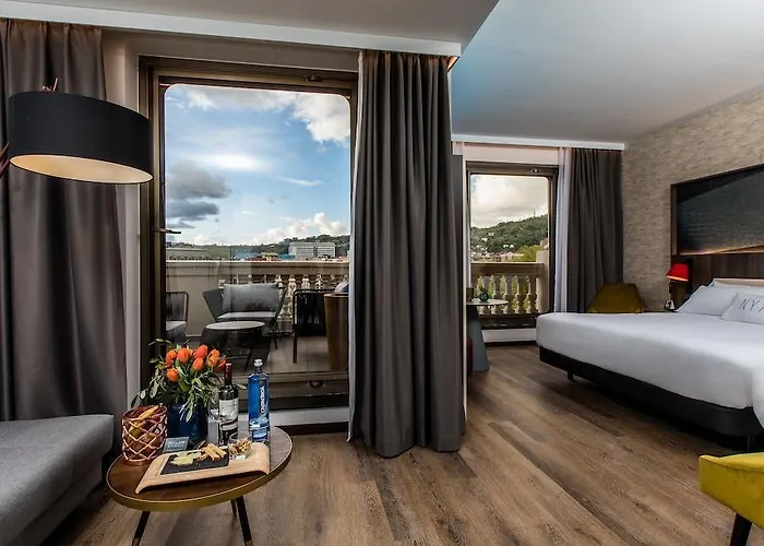 Отель Nyx By Leonardo 4*