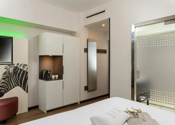 Отель Nyx By Leonardo 4*