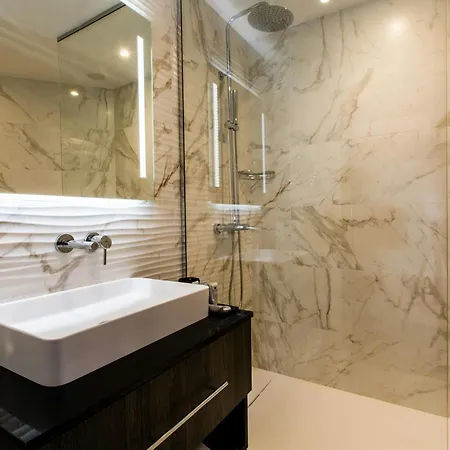 Nyx By Leonardo